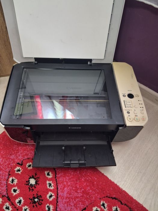 Продавам принтер