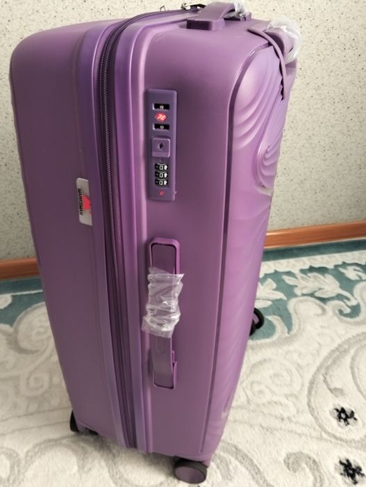 Продам новые чемоданы