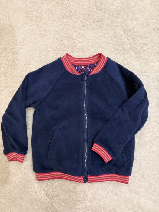 Кофточка в хорошем состоянии . Можно  использовать с даух сторон .