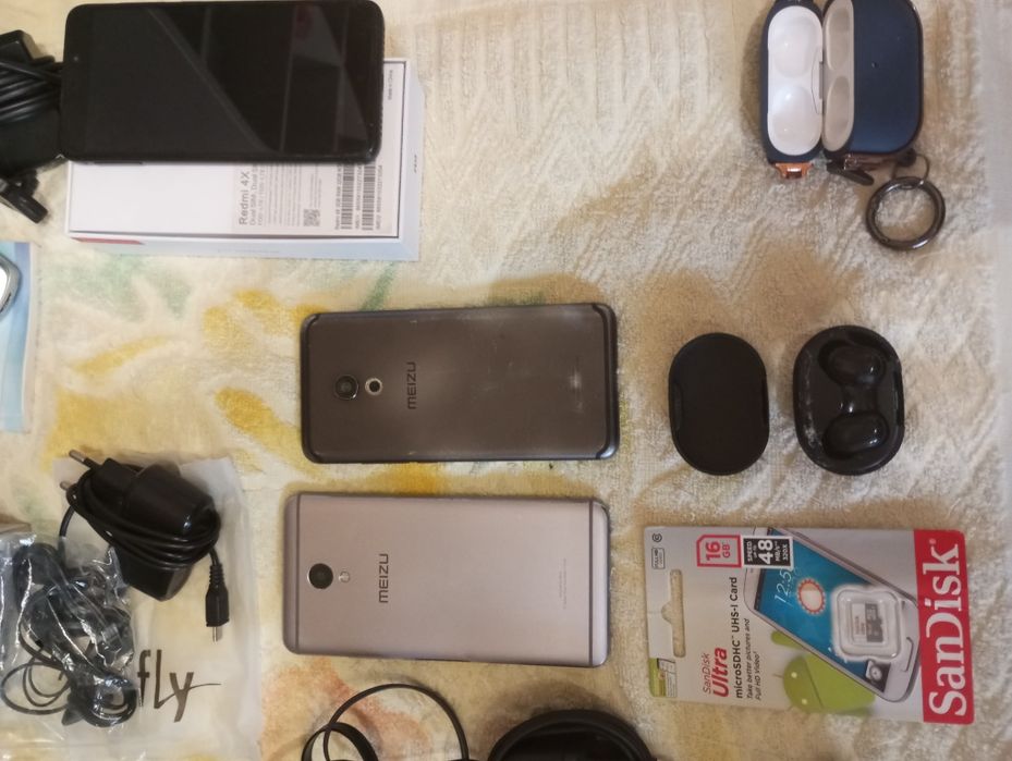 Телефоны и аксессуары к ним.