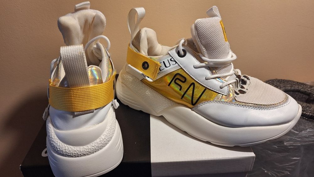 Adidas Dama Thezeus mărimea 38