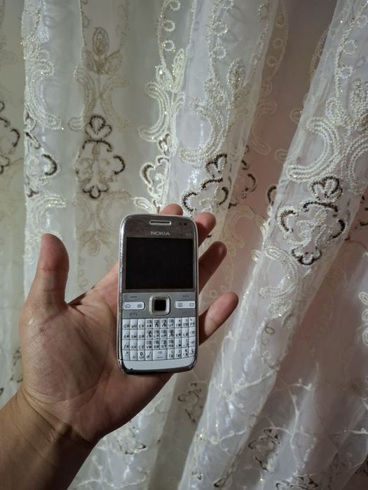 Nokia E72 // ishlaydi
