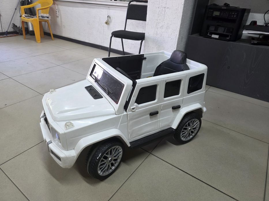 Продам детскую электромашину Мерседес