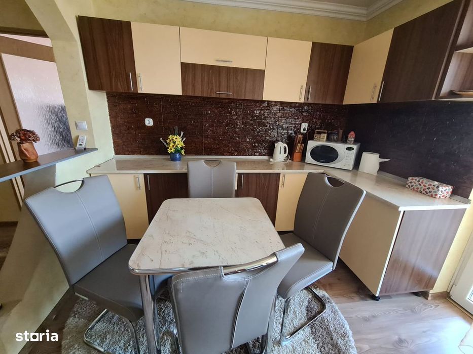 Vând apartament tipD cu 3 camere pe b-dul Nufărului vis a vis de Lotus