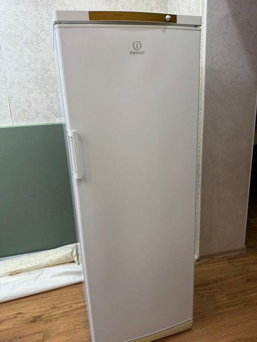 Продается морозильник Indesit
