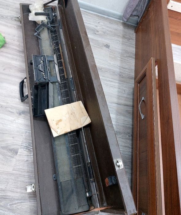 Продажа вязальнлй машинки Неваа-2