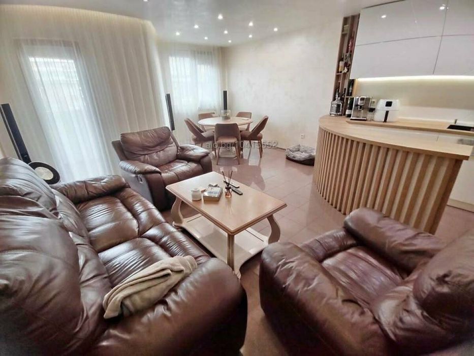 Продава се Многостаен апартамент в Бургас, Център - 114 кв.м за 1566 €/кв.м - Снимка #2