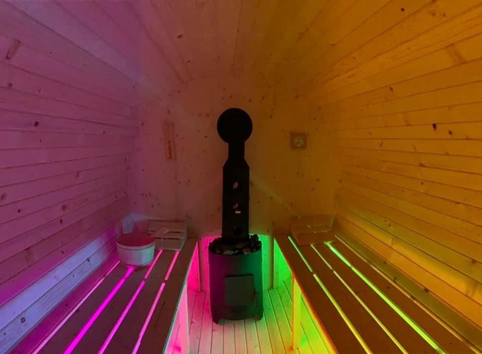 Cabana “Casă de oaspeți Comandău”/ Cazare, ciubăr,saună,teren de joacă