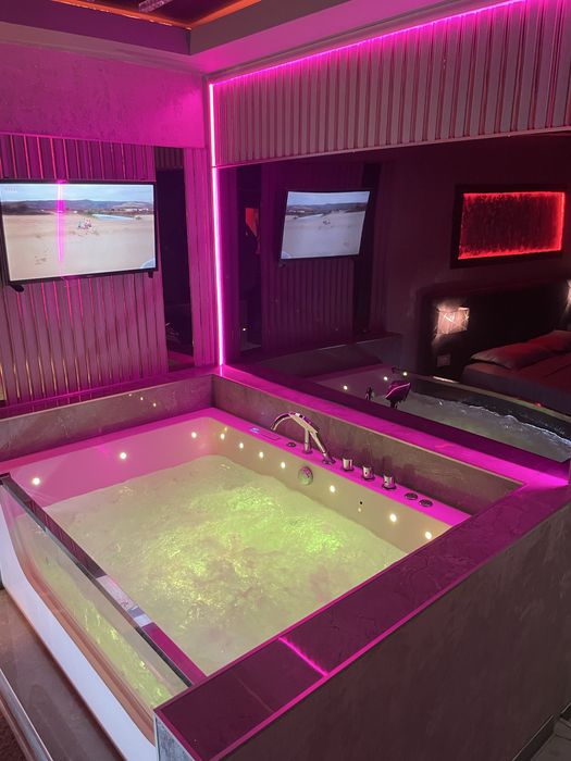 Inchiriez Regim Hotelier 5* cu JACUZZI 48 JETURI ULTRA LUX