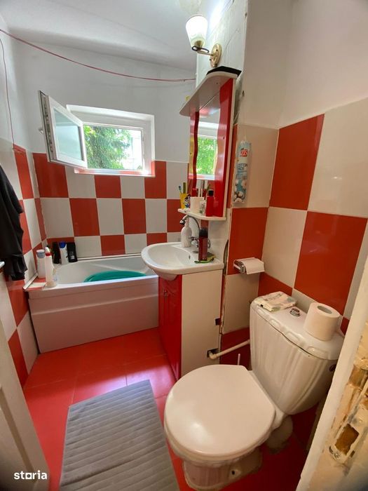 2 camere la parter cu balcon , zona Radu Negru