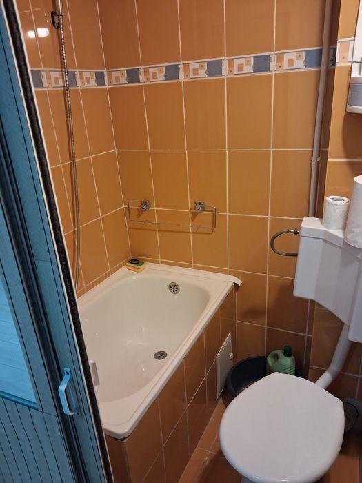 Garsoniera   Poarta 6 de vânzare sau închiriat