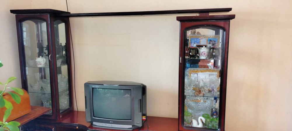 Мебел гарнитур сотилади