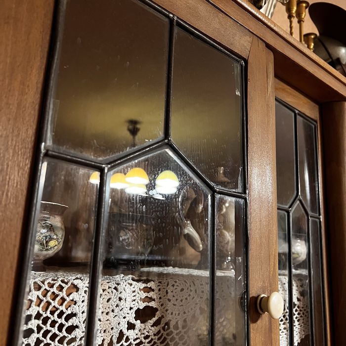 Старинный деревянный буфет