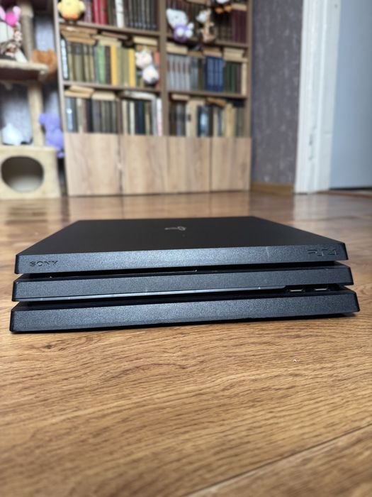 Продам Плейстейшен 4 про , ps 4 pro 1 тб