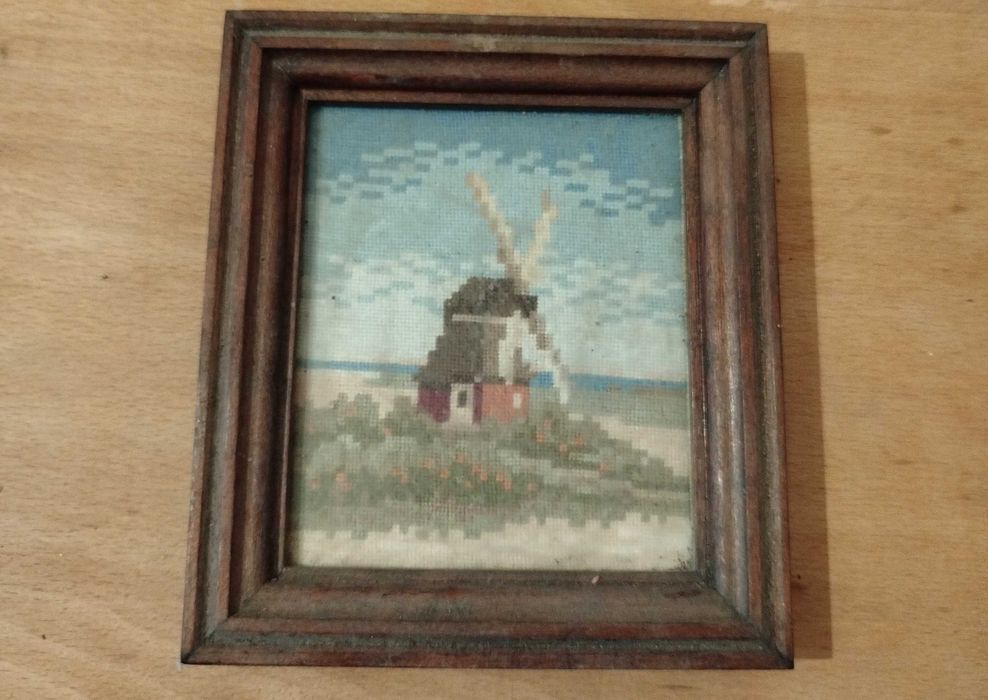 стар, малък гоблен- вятърна мелница- 17 / 15см.