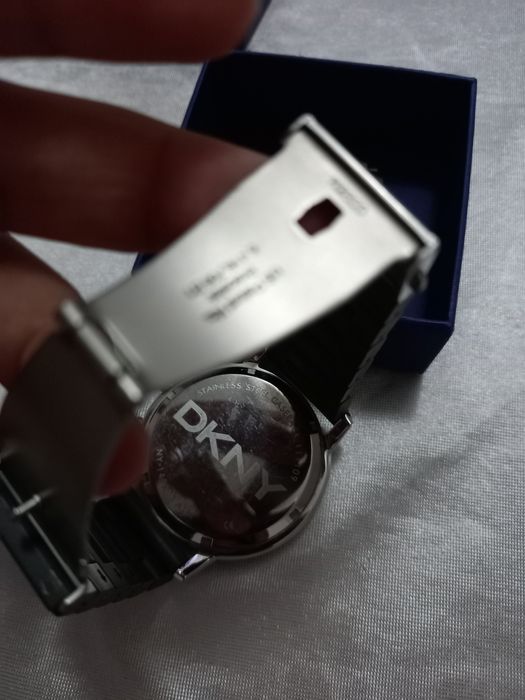 Dkny qol soati yangi