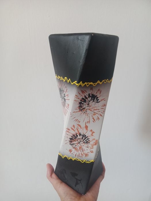 Ваза сатылады гүлге