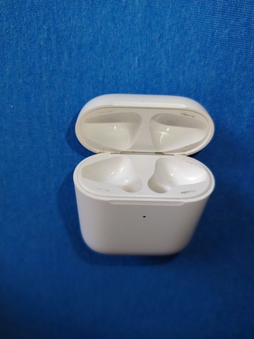 Продам кейс от наушников airpods