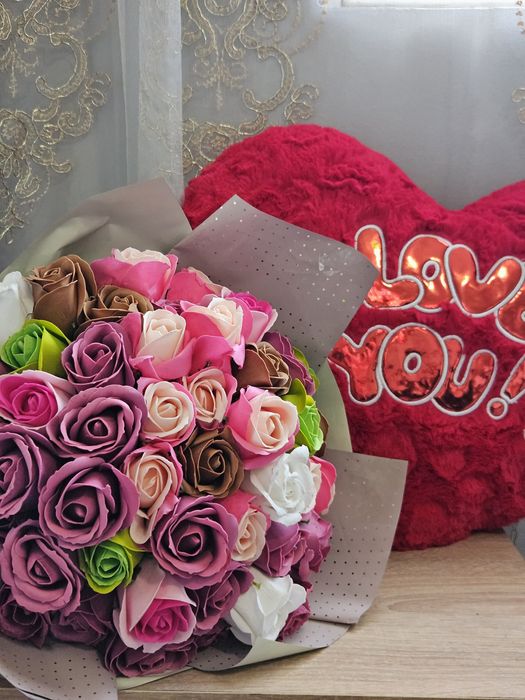 Vând buchet de trandafiri personalizate