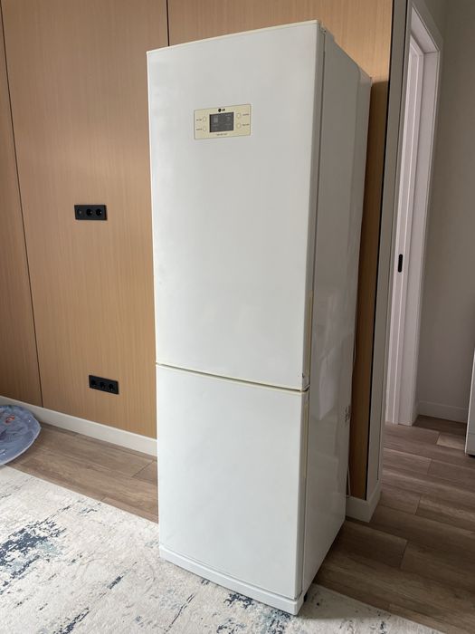 Продам холодильник LG
