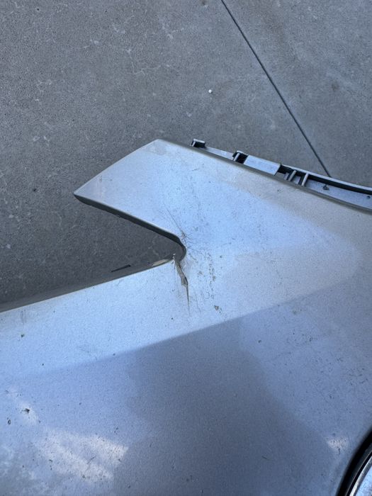 Продавам предни брони за ford mondeo mk4