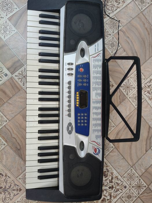 Синтезатор , в отл сост.
