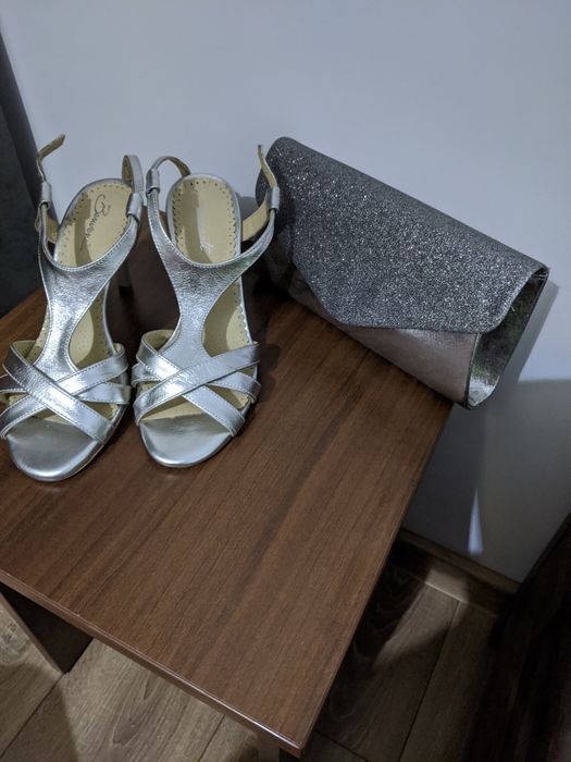 Sandale și plic de ocazie