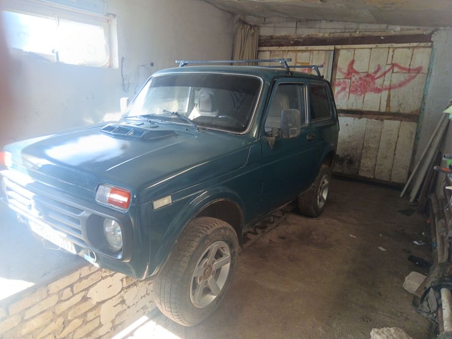 Продам ниву ,газ бензин2001