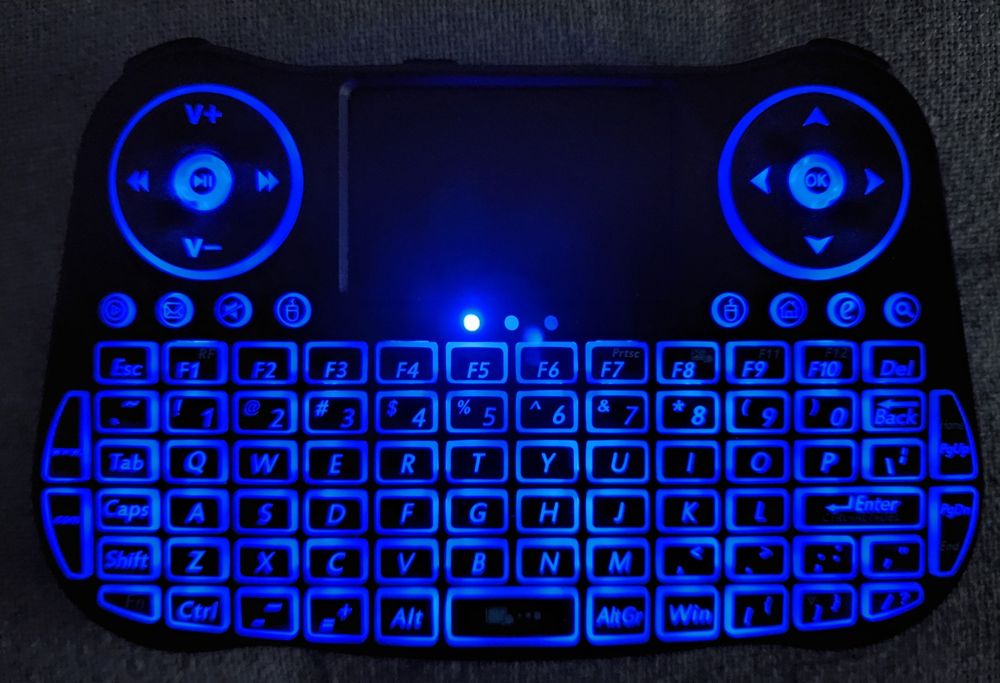 Нов Модел и Дизайн Безжична Мини Клавиатура със Зареждаща Батерия