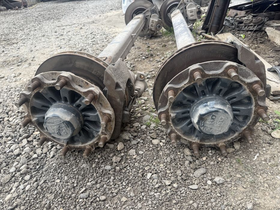 Ось на прицеп полуприцеп