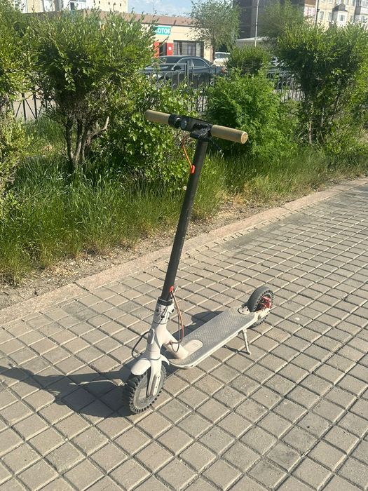 Продам электро самакат ксиоми