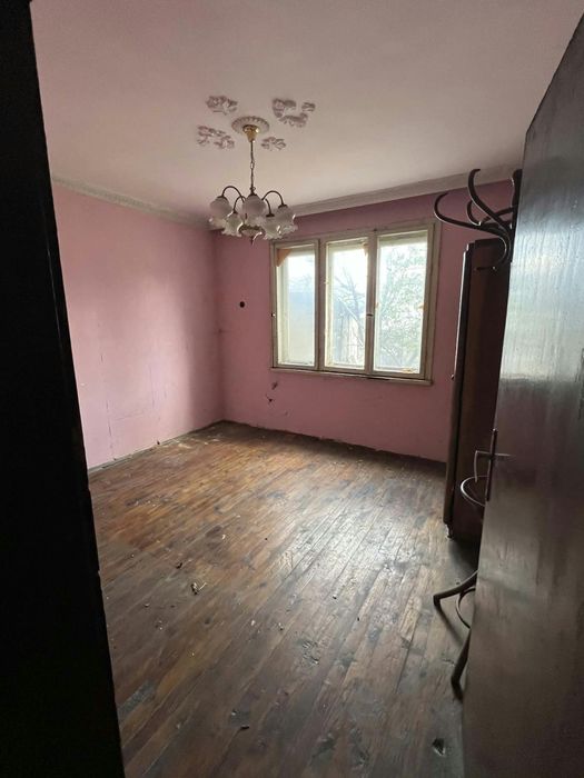 Продава се Къща в Перник, Църква - 270 кв.м за 1067 €/кв.м - Снимка #8