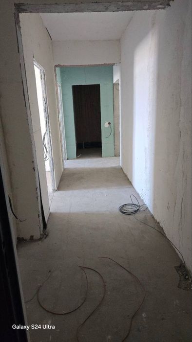 Урикзор резиденс мажмуасида , 2 хонали уй сотилади . Кадастри бор