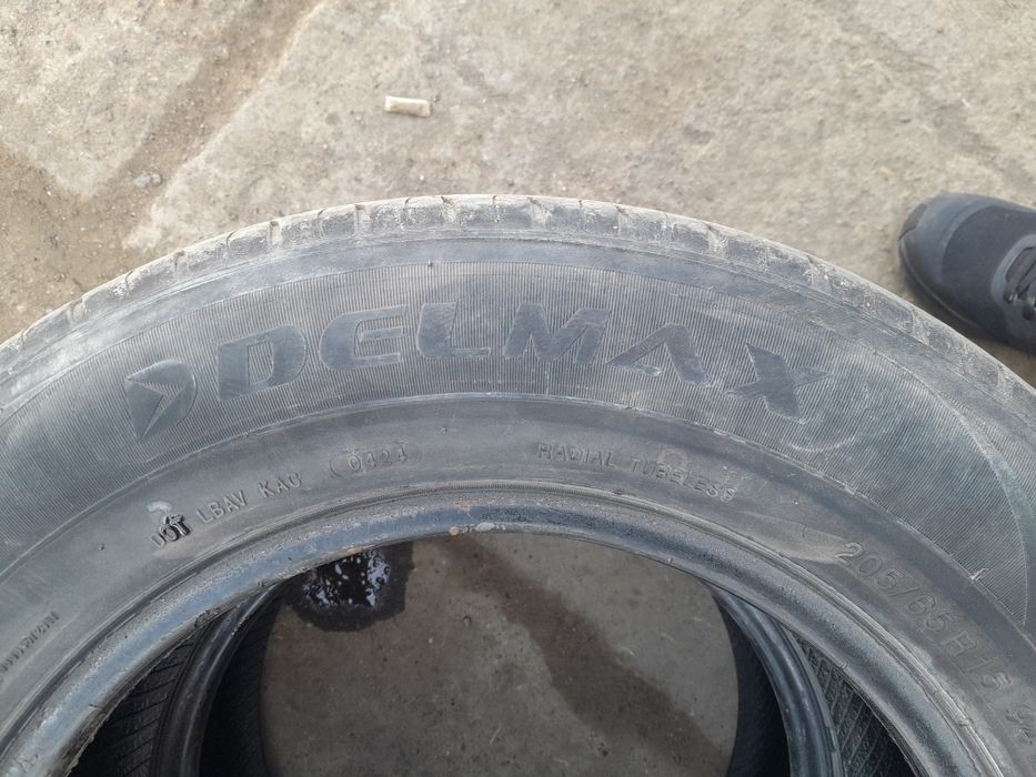 Шины 4 штук 15 R. 205/65