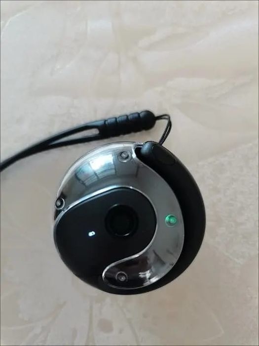 Слушалки за мигновен превод AI.