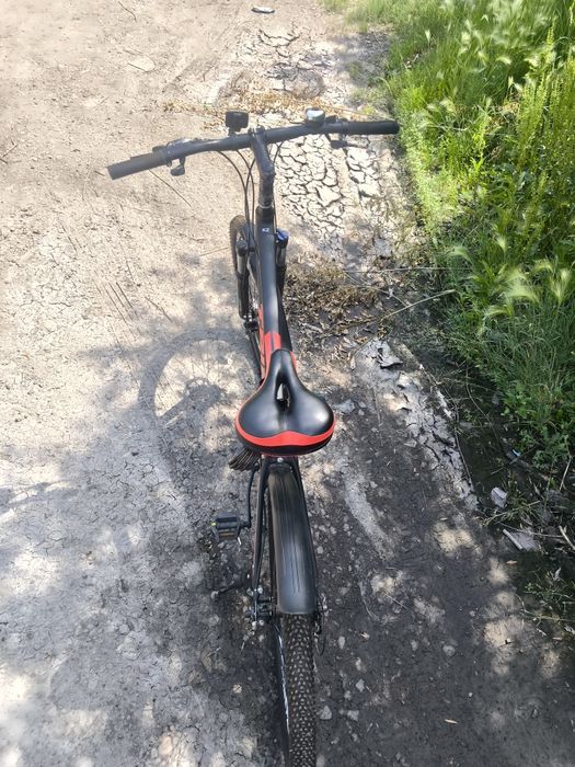 Продам новый велосипед. Стоит в гараже .