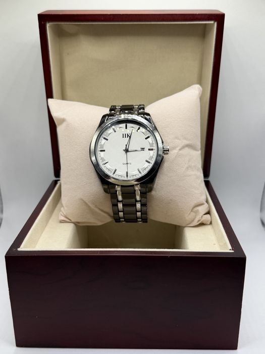 Срочно продам наручные часы