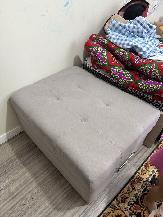 Мини диван с пуфиком