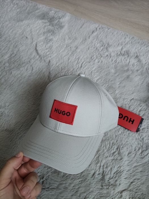 Hugo Men X șapcă unisex culoare gri deschis cu logo roșu mărime universa noua originala