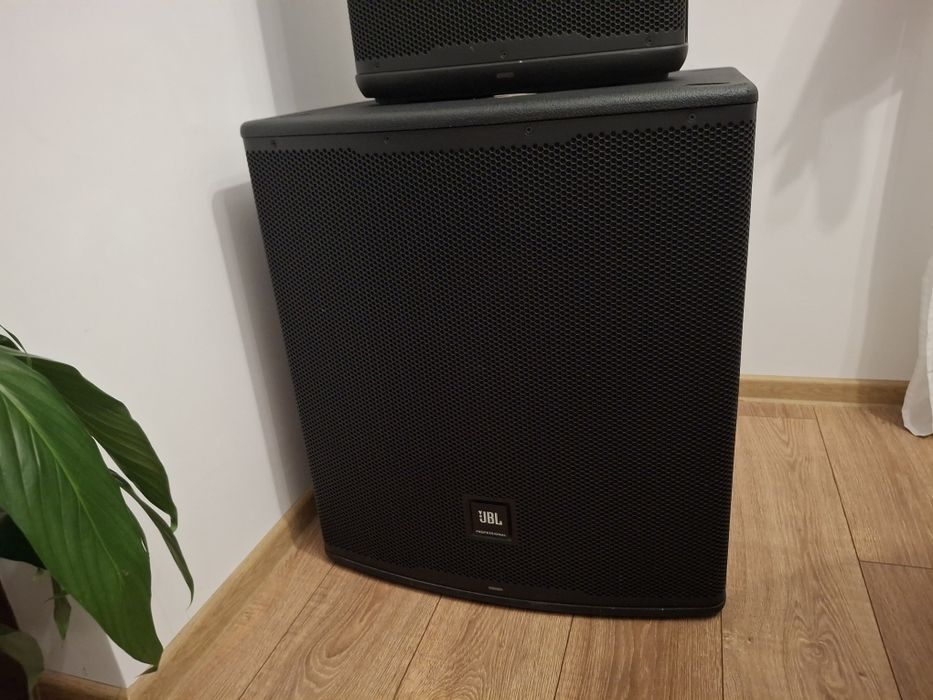 Vand  bass JBL EON 718s nou