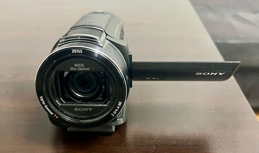 Продавам Цифрова видеокамера Sony FDR-AX43A