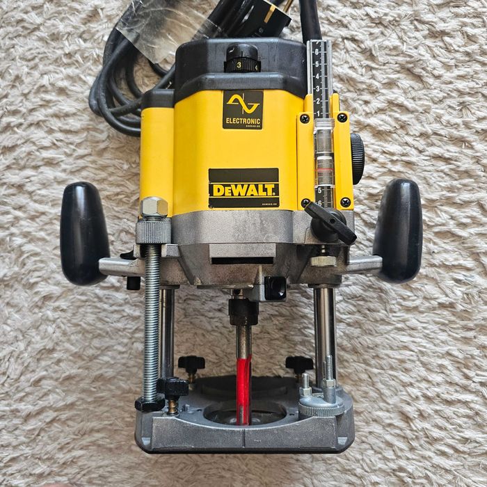 Dewalt DW625E 2kW оберфреза