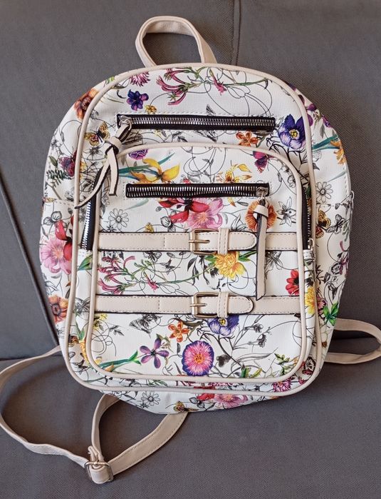 Дамска раница на цветя