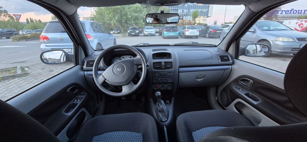 Renault Symbol 1,4 benzină.
