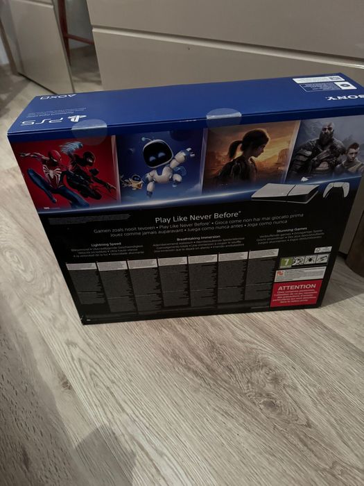 PS5 Slim Edition model nou SIGILAT
