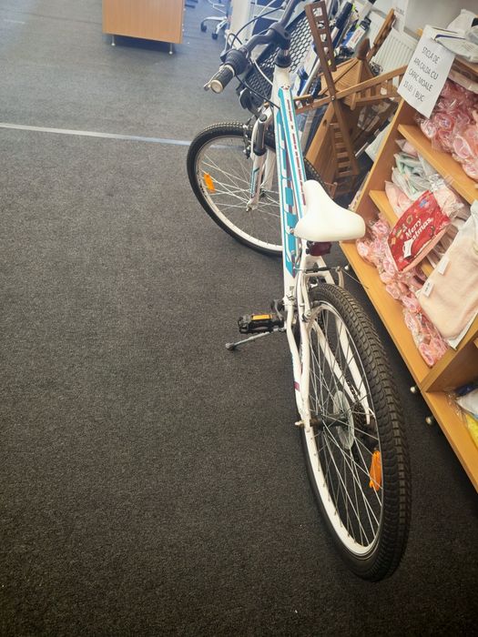 Bicicleta fete aproape noua