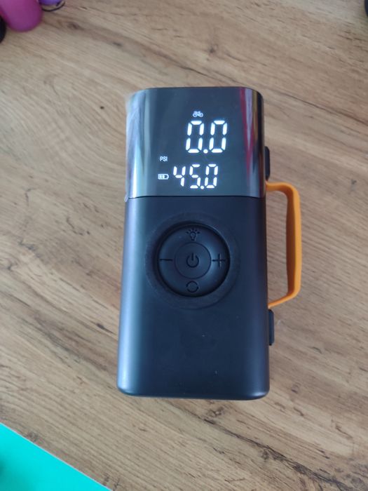 Universal powerbank portativ elektr havo kompressori nasos 5in1