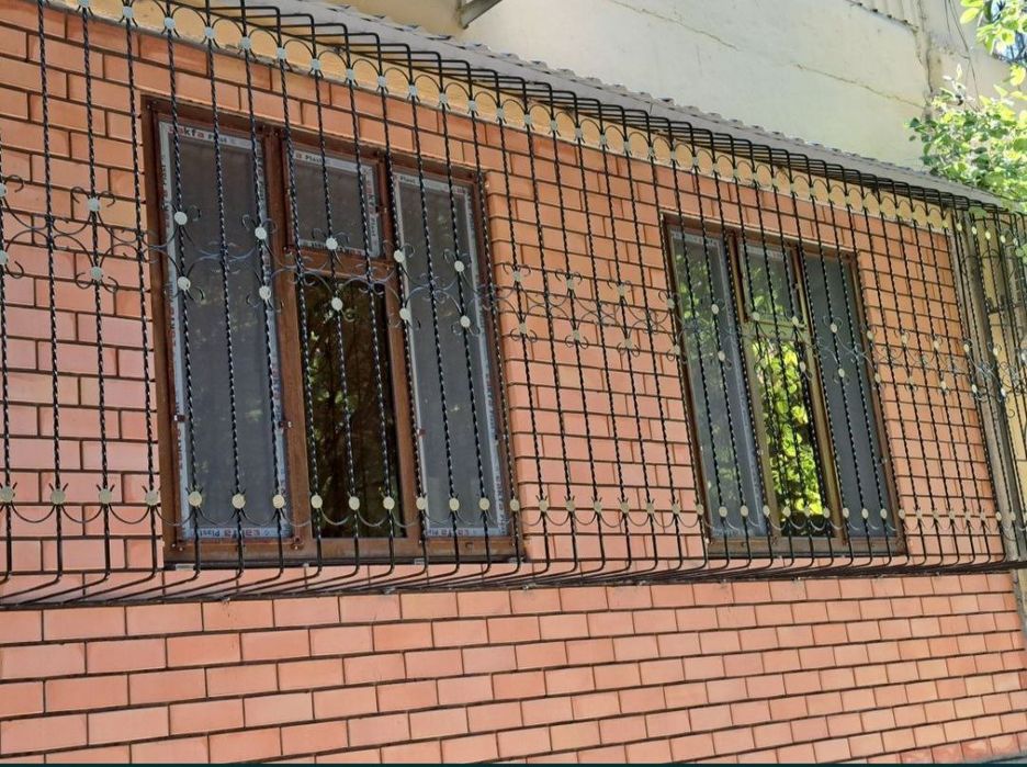 Кирпичная кладка балконов установка новые рамы решотки козерки