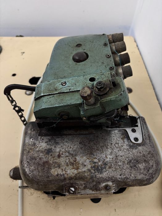 Оверлок б/у рабочий