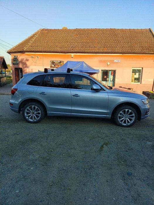 Audi Q5 2016 
2.0 benzina 4x4 premium 
Panoramic,automatic încălzire scaune navigation etc.. 
206 km